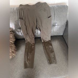 Lululemon athletic pants size 6